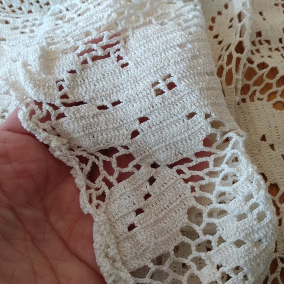 Vintage Filet Crochet Table Runner 40.5" by 17" Diamonds Flowers White Cotton - Picture 13 of 14